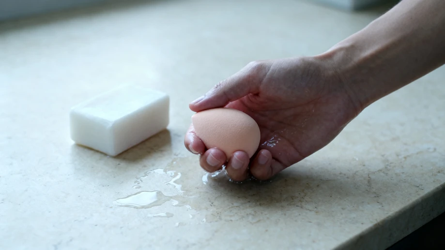 The little known correct cleaning method for regular makeup sponges can easily extend their total usable lifespan by up to three times